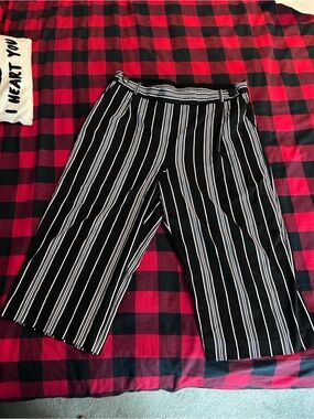 Love & Legend Black and White Striped Elastic-Waist Culottes